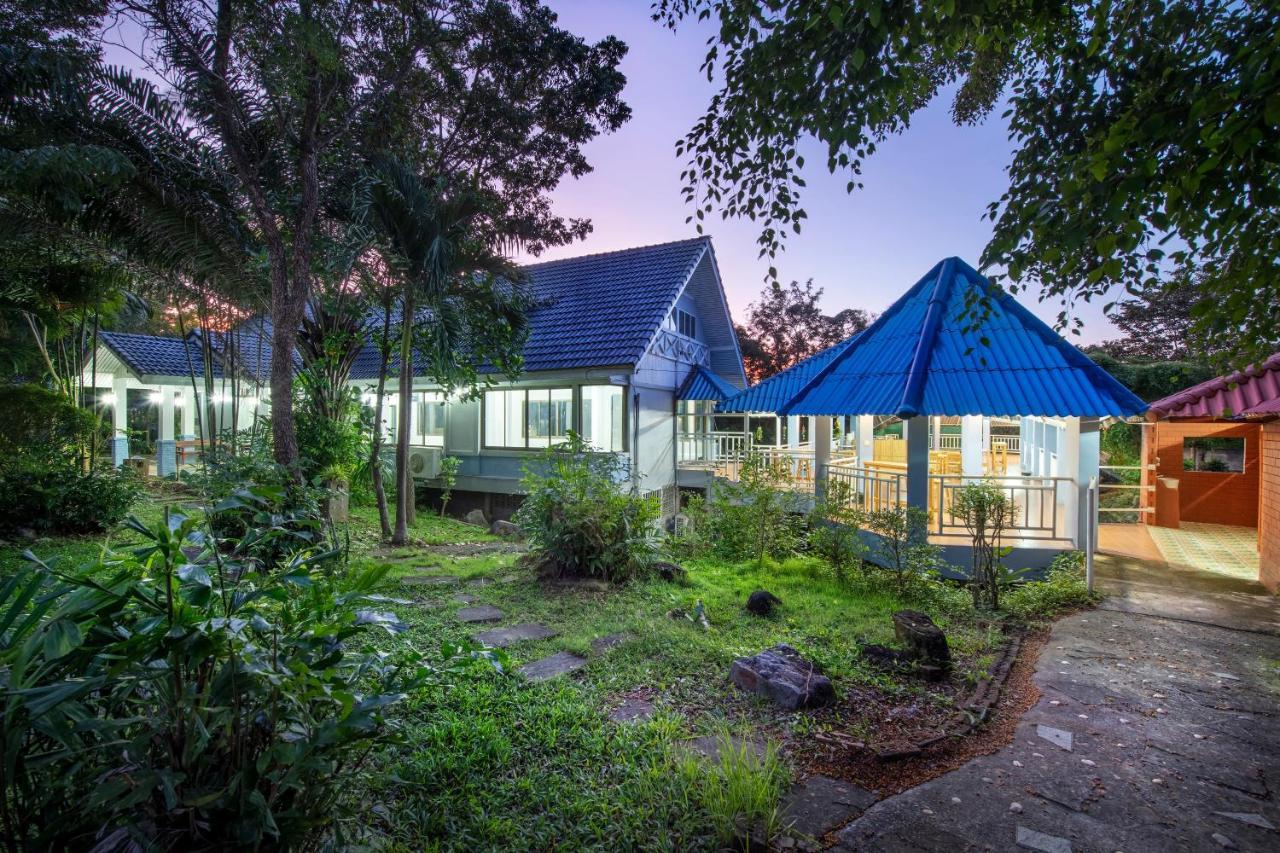Ivy Cottage By Qiu Muak Lek Exterior photo